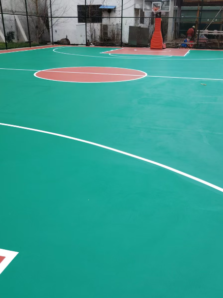 长武 球场长期使用易出现地面开裂